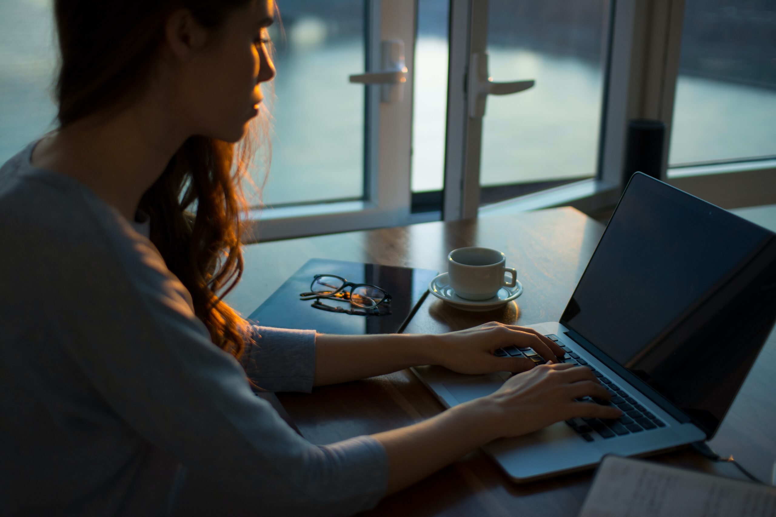 Las Empresas Pueden Digitalizar Sus Áreas de Capital Humano por el auge del Trabajo Híbrido